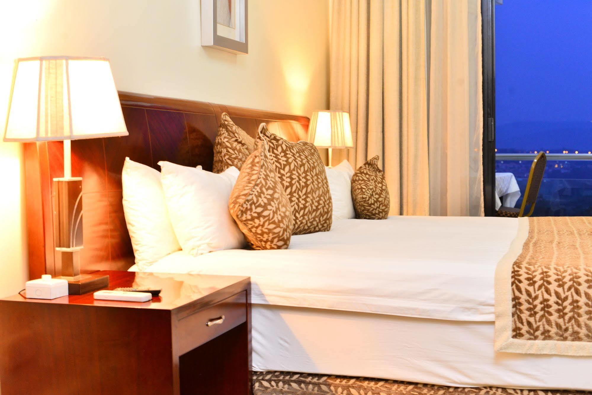 The Manor Hotel Kigali Exterior photo